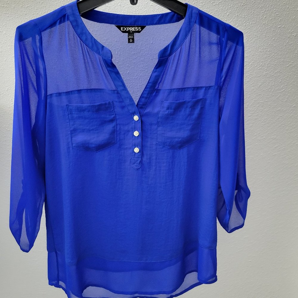 Blue three quarter length sleeved top